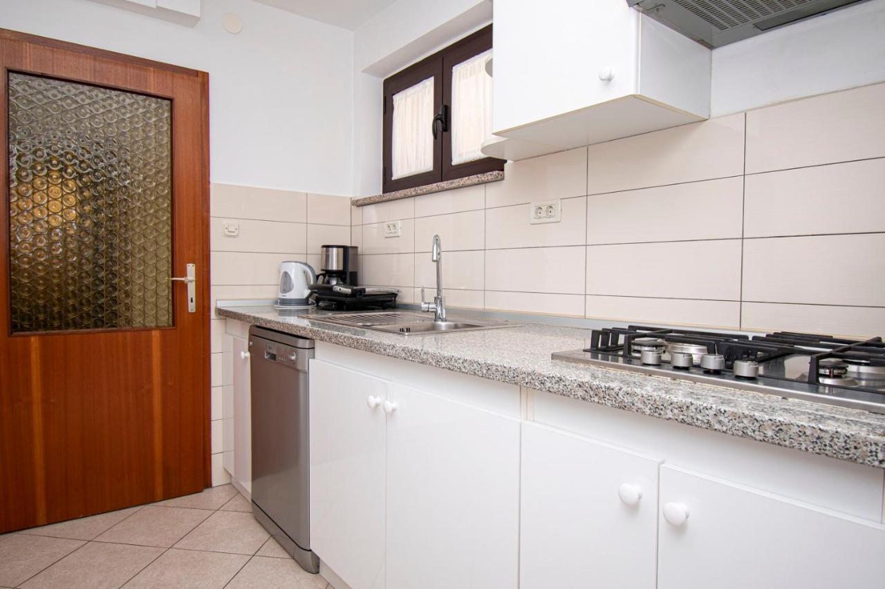 Holiday Apartment 50M From The Beach Pjescana Uvala Exteriér fotografie