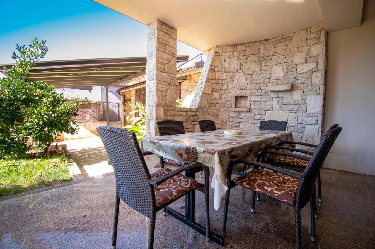 Holiday Apartment 50M From The Beach Pjescana Uvala Exteriér fotografie