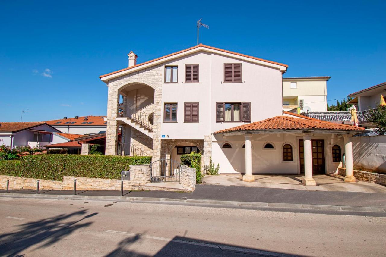 Holiday Apartment 50M From The Beach Pjescana Uvala Exteriér fotografie