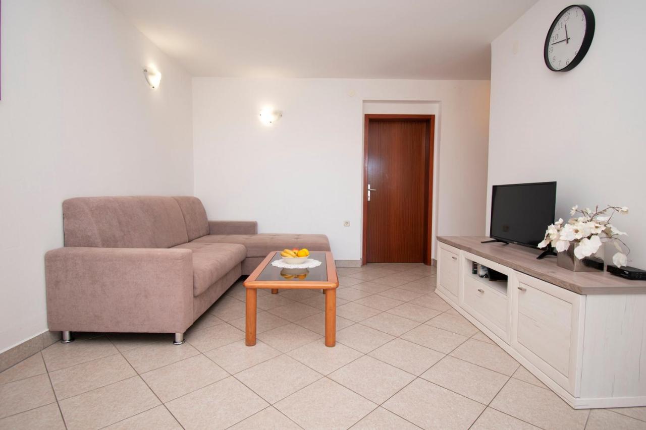 Holiday Apartment 50M From The Beach Pjescana Uvala Exteriér fotografie