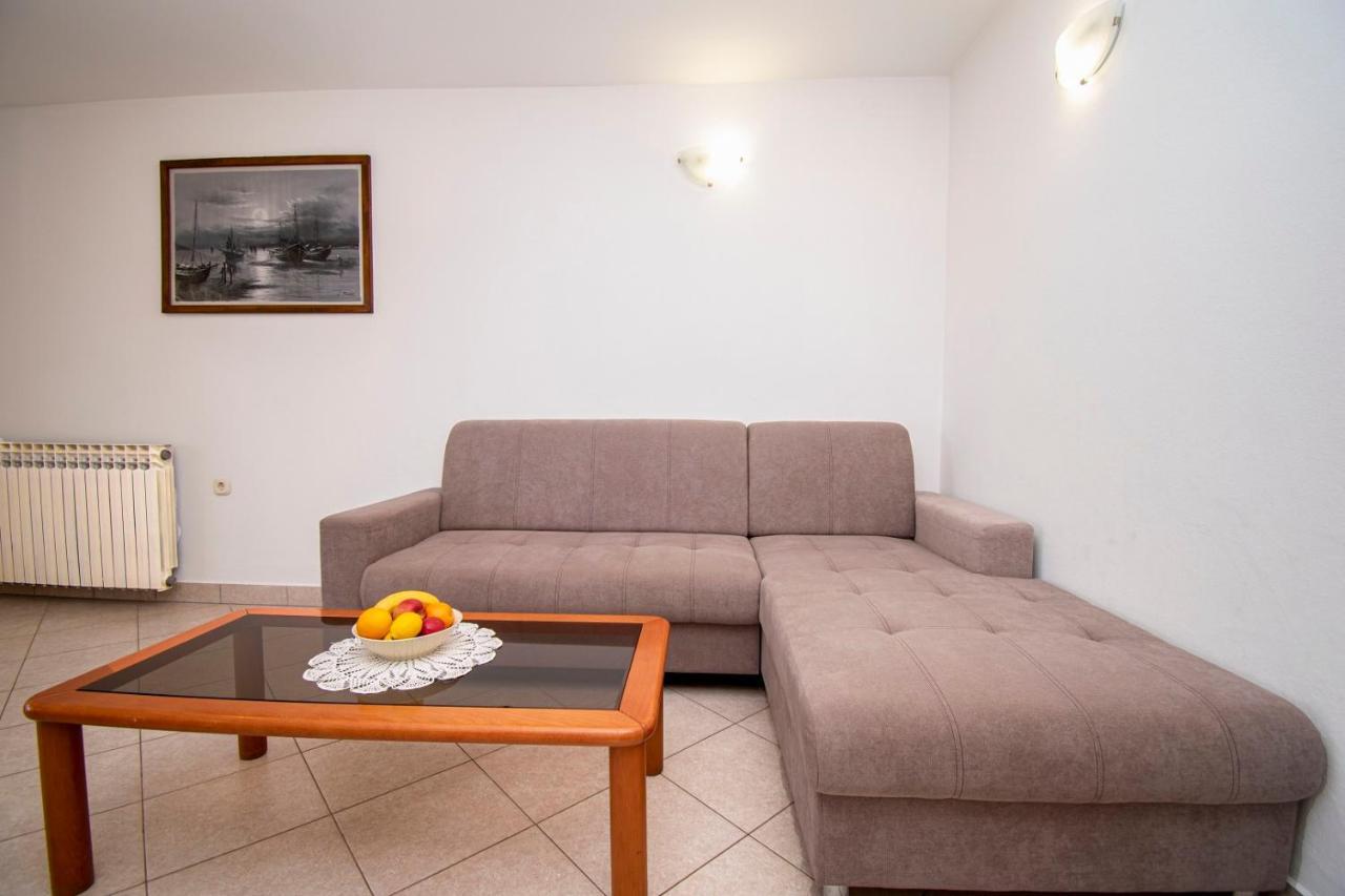 Holiday Apartment 50M From The Beach Pjescana Uvala Exteriér fotografie